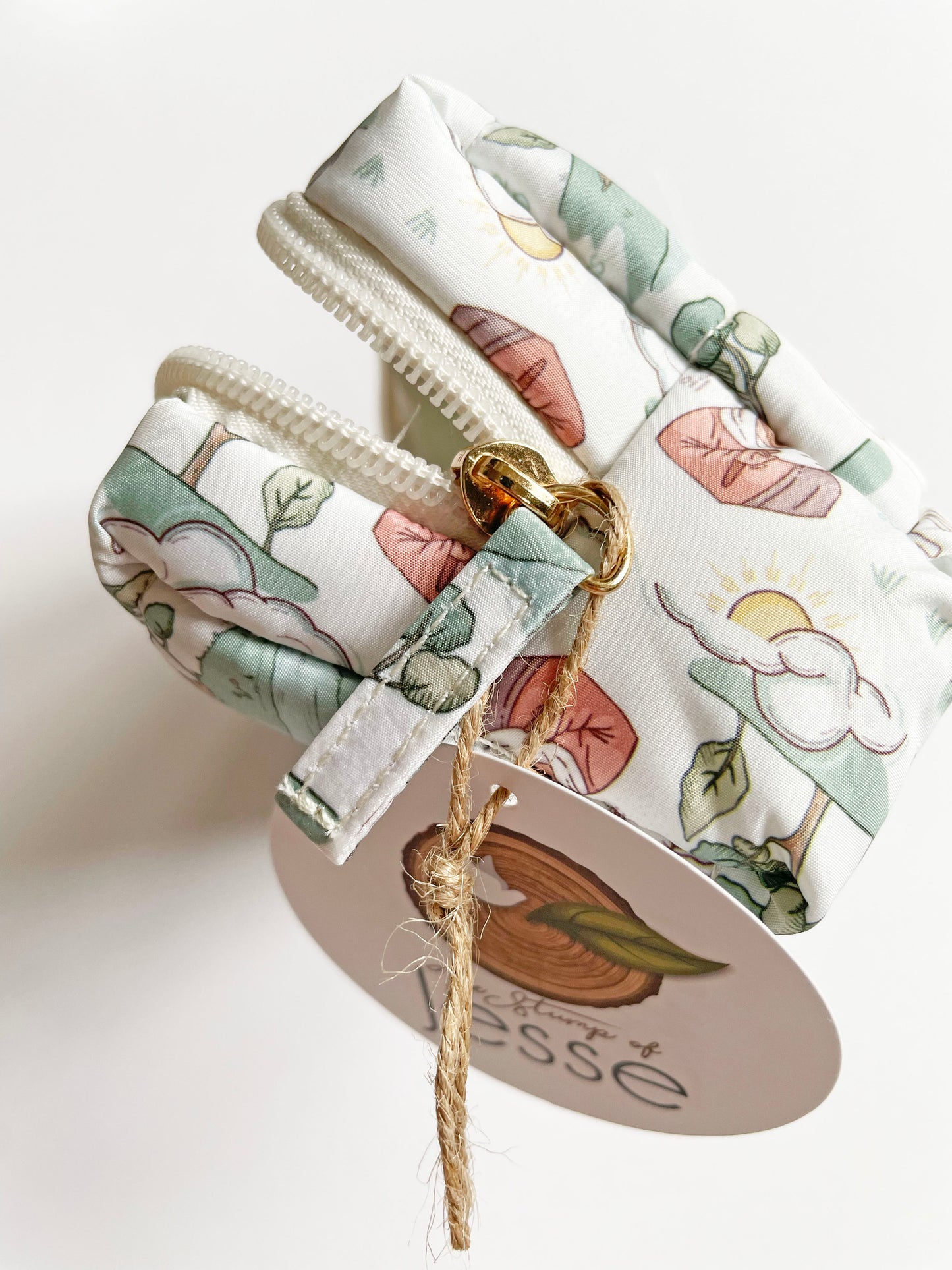 The Good Shepherd light beige  puffer pouch