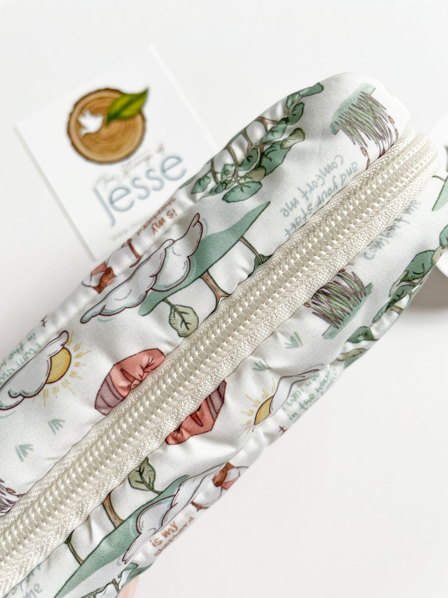 The Good Shepherd light beige  puffer pouch