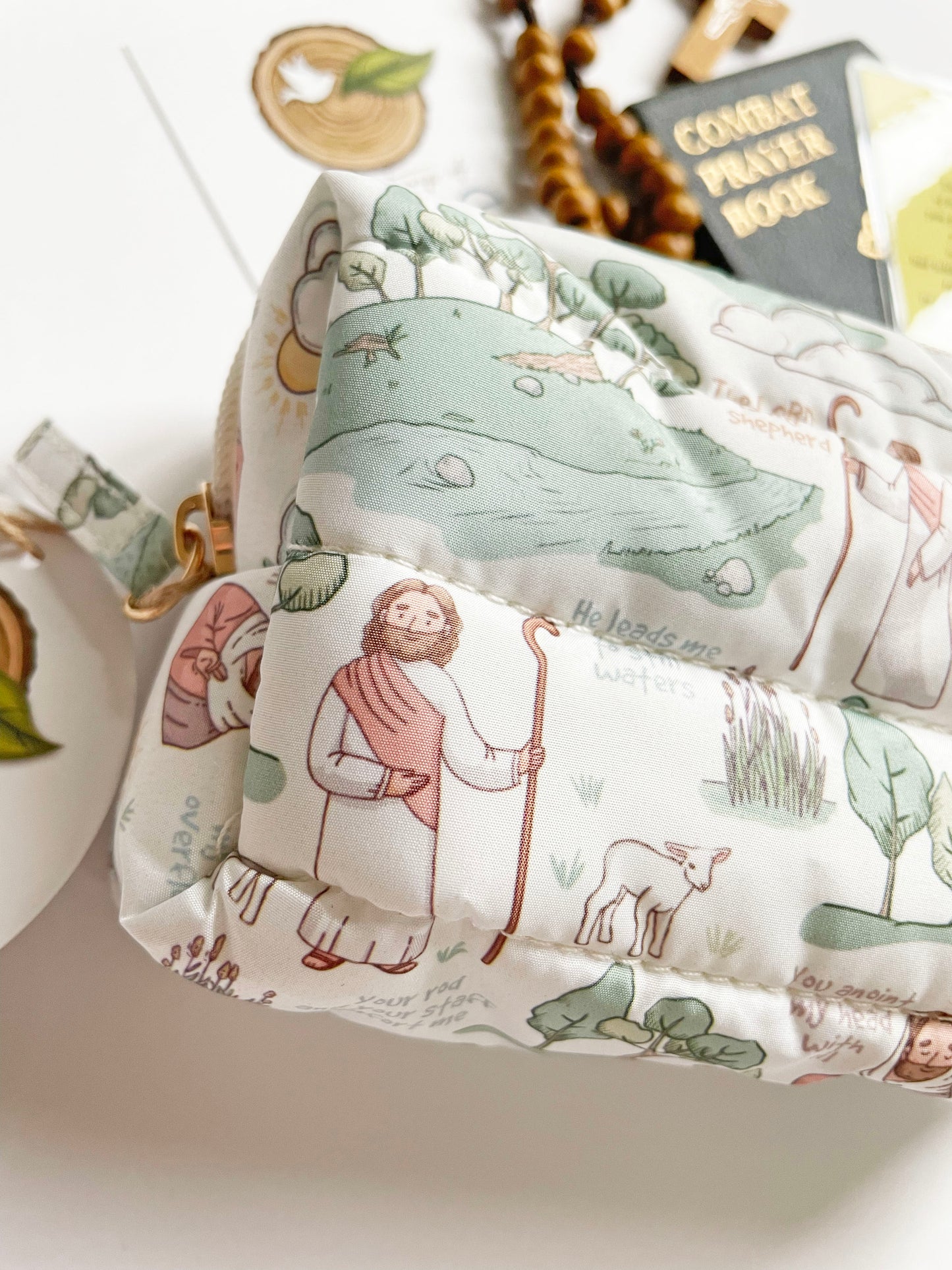The Good Shepherd light beige  puffer pouch